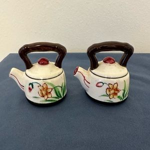 Vintage Teapot Salt and Pepper Shakers
